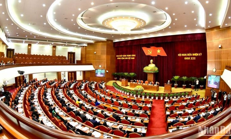 Thông cáo báo chí về ngày làm việc thứ nhất của Hội nghị giữa nhiệm kỳ Ban Chấp hành Trung ương Đảng khóa XIII
