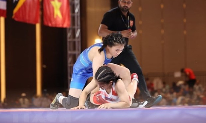 Athletes secure more gold medals for Vietnam at SEA Games 32