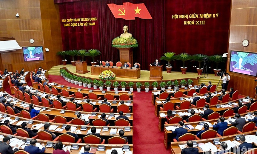 Thông cáo báo chí về ngày làm việc thứ hai Hội nghị giữa nhiệm kỳ Ban Chấp hành Trung ương Đảng khóa XIII