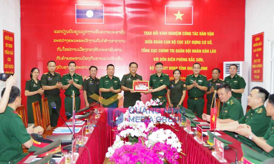Bộ Chỉ huy BĐBP tỉnh và Đoàn công tác Quân đội Nhân dân Lào trao đổi kinh nghiệm về công tác dân vận, tháng 5-2023