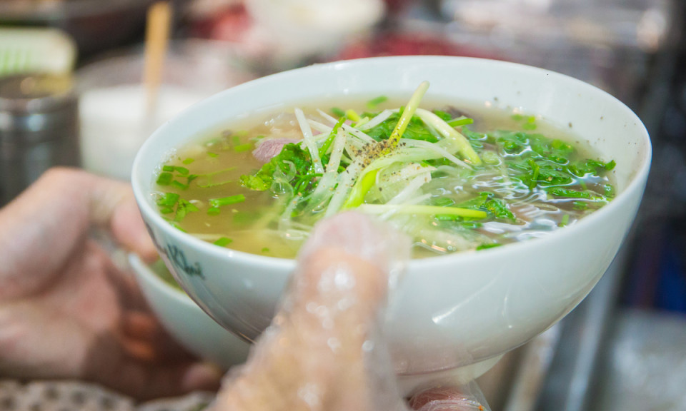 Hanoi pho shop offers phenomenal crunchy beef tendon