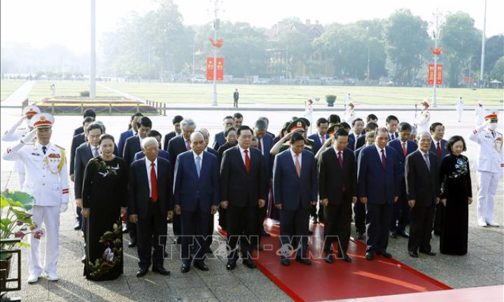 Lãnh đạo Đảng và Nhà nước vào Lăng viếng Chủ tịch Hồ Chí Minh