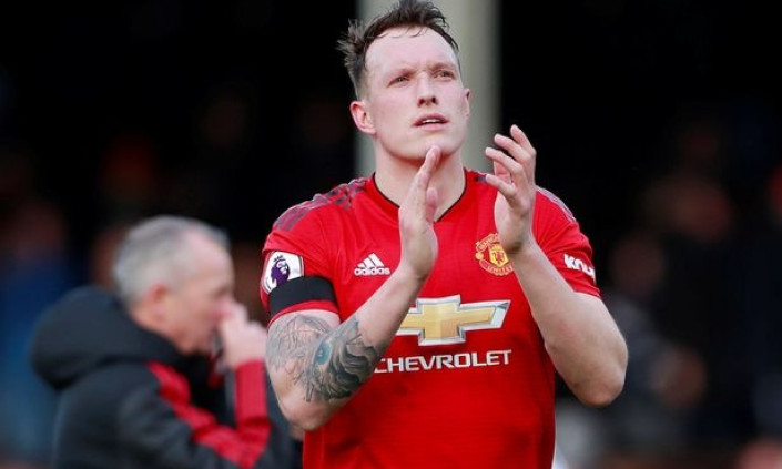 Cú sốc ập đến Phil Jones sau khi rời Old Trafford