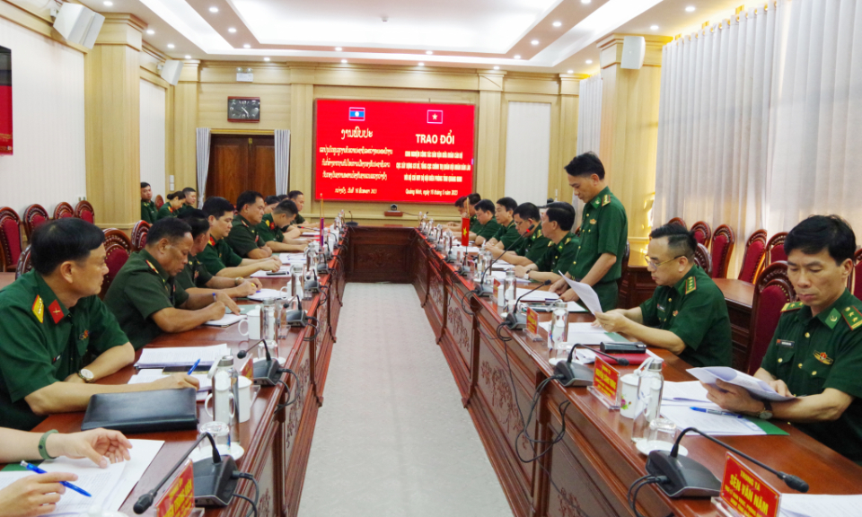老挝军队工作团赴广宁省交流学习经验