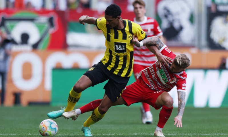 Dortmund chạm một tay vào Bundesliga