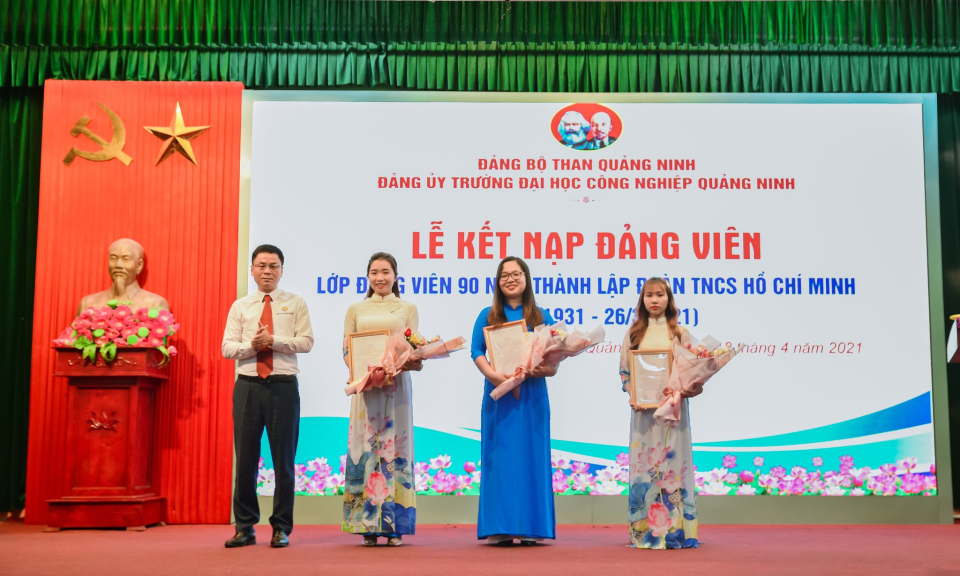  Đảng bộ Trường Đại học Công nghiệp Quảng Ninh: Xây dựng đảng viên tốt, chi bộ tốt 