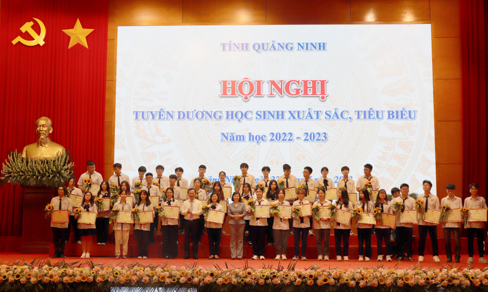 Tuyên dương học sinh xuất sắc, tiêu biểu năm học 2022-2023