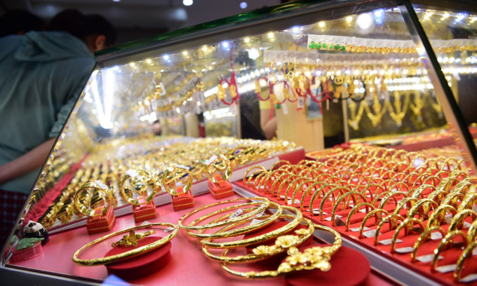 Gold price drops