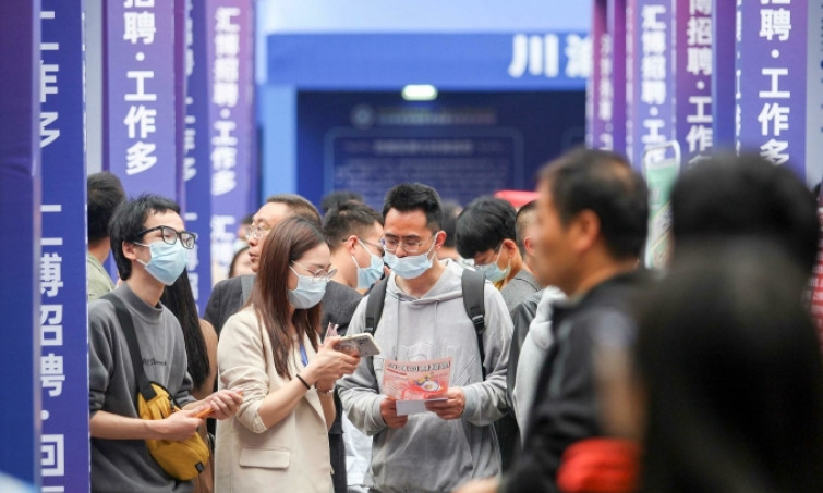Người trẻ Trung Quốc khát việc