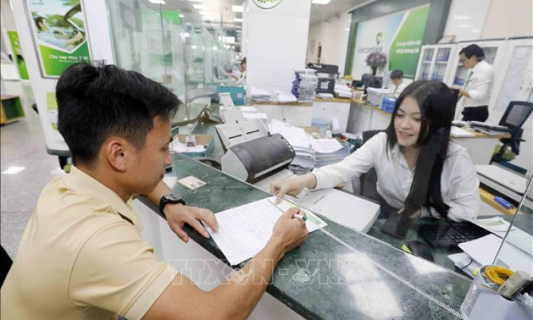 Giảm lãi suất: Hỗ trợ doanh nghiệp, kích cầu tín dụng​