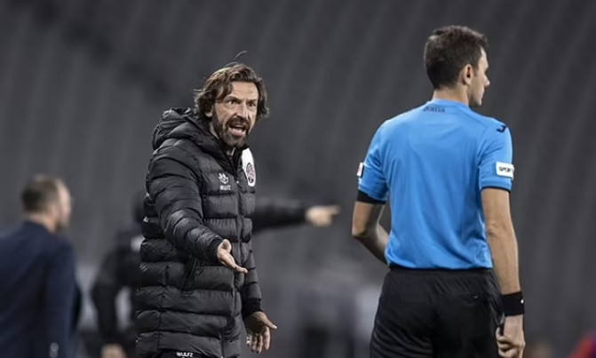 Pirlo chính thức nhận tráp sa thải