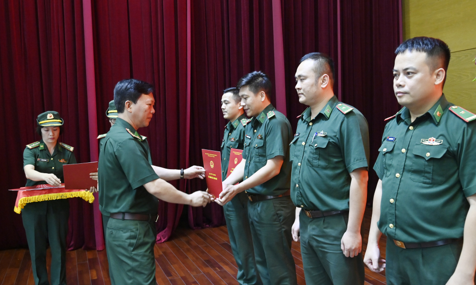 BĐBP Quảng Ninh: Thăng quân hàm, nâng lương cho 73 sĩ quan  