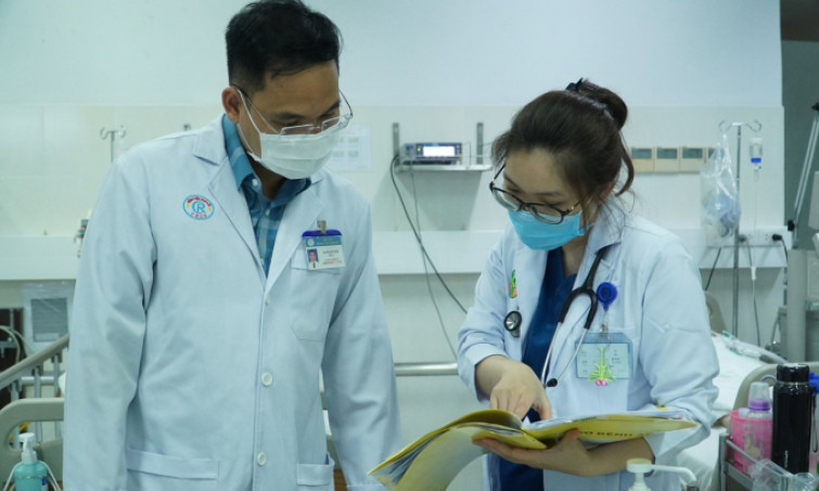 Một bệnh nhân ngộ độc botulinum liệt cơ diễn tiến xấu