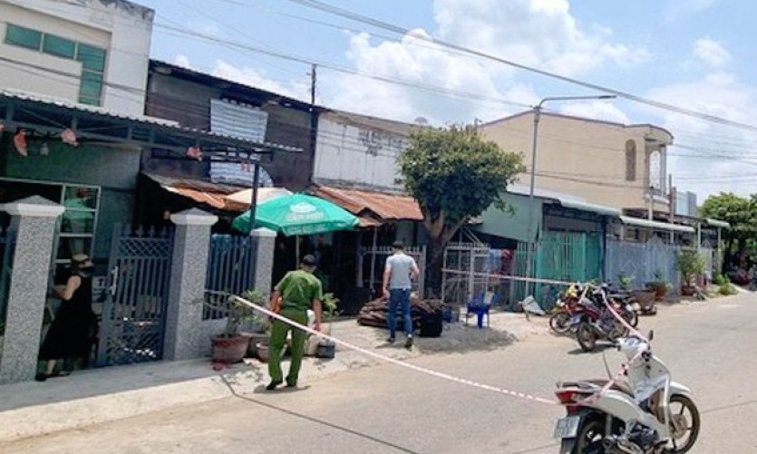Con trai dùng dao sát hại cha ruột