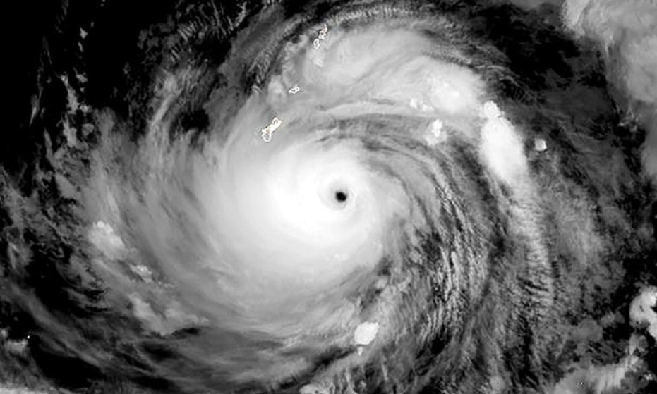 Siêu bão mạnh kỷ lục tiến gần Philippines