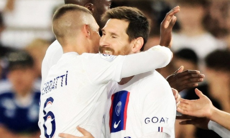 Vượt Ronaldo, Messi đi vào lịch sử