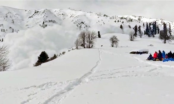 Pakistan: 11 người thiệt mạng do lở tuyết ở đèo Shounter Top