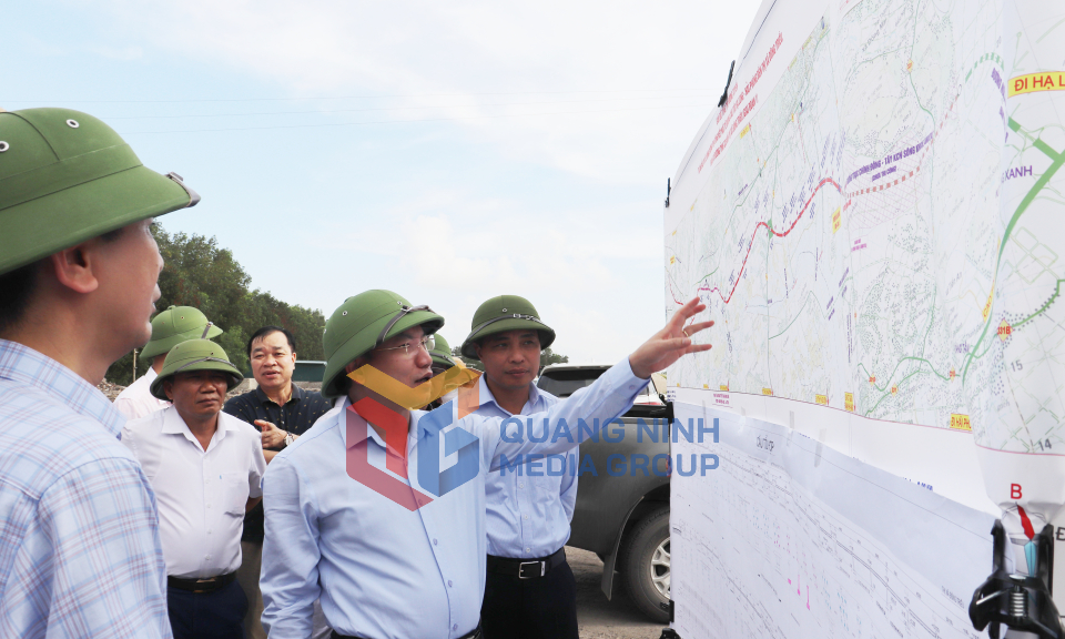 Bí thư Tỉnh ủy Nguyễn Xuân Ký kiểm tra một số dự án đầu tư công chậm tiến độ, khó khăn về nguồn vật liệu san lấp, tháng 5-2023