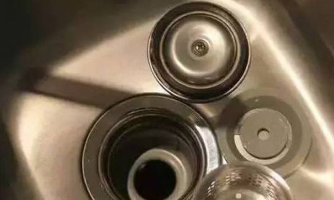 8 mẹo vệ sinh nhà bếp sáng bóng đơn giản ít ai biết