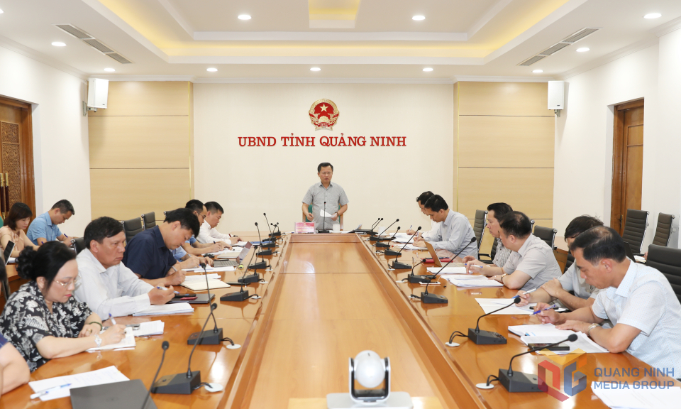 UBND tỉnh nghe báo cáo về đề án "Xây dựng cơ chế, chính sách thí điểm phát triển KKT Vân Đồn"
