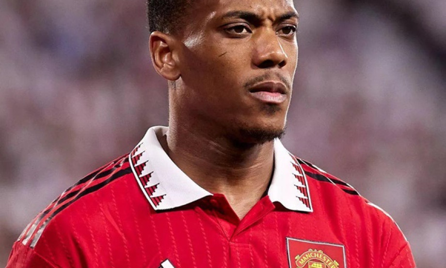 Man United nhận cú sốc về Martial