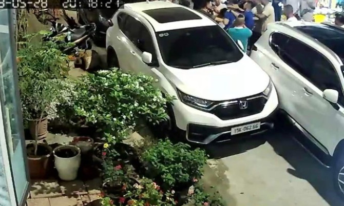 Công an vào cuộc vụ đánh hội đồng tài xế sau va chạm giao thông