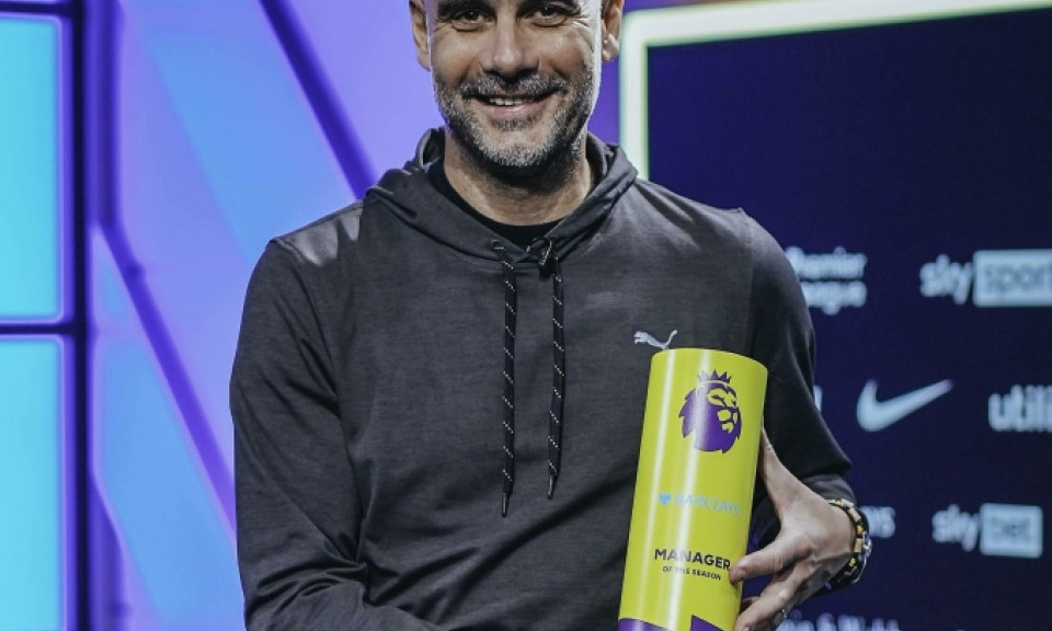 Guardiola lập cú đúp danh hiệu HLV hay nhất mùa