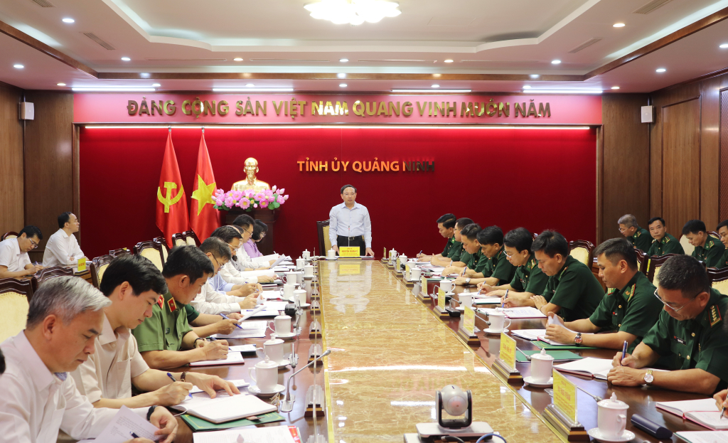 Đồng chí Nguyễn Xuân Ký, Ủy viên Trung ương Đảng, Bí thư Tỉnh ủy, Chủ tịch HĐND tỉnh, chủ trì buổi làm việc.