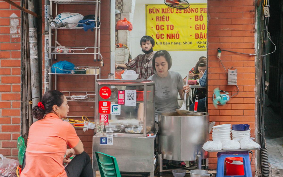 Hanoi’s three generations of bun rieu drawing regular customers
