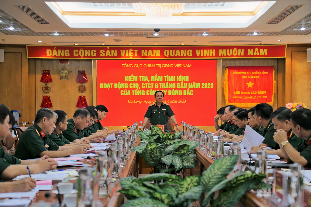 Quang cảnh buổi làm việc