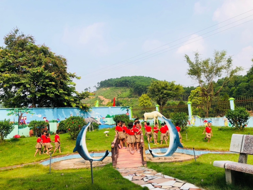 Thị xã quan tâm đầu tư xây dựng các trường học (Khu vườn cổ tích trường Mầm non Tràng Lương).