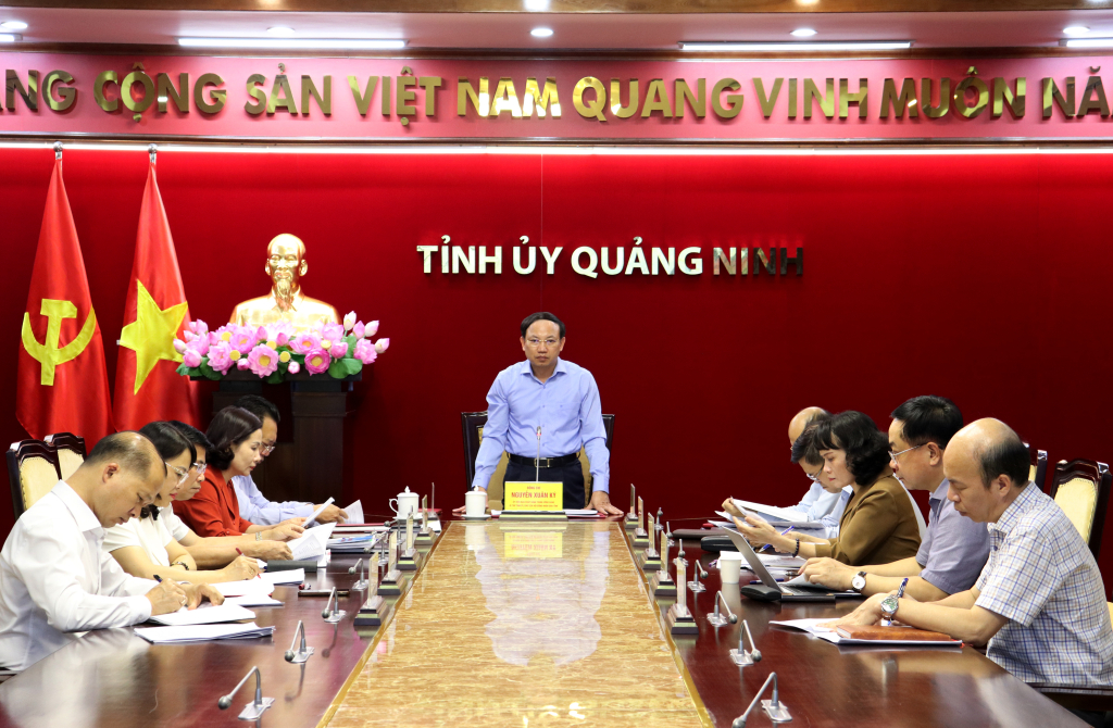 Đồng chí Nguyễn Xuân Ký, Ủy viên Trung ương Đảng, Bí thư Tỉnh ủy, Chủ tịch HĐND tỉnh kết luận hội nghị.