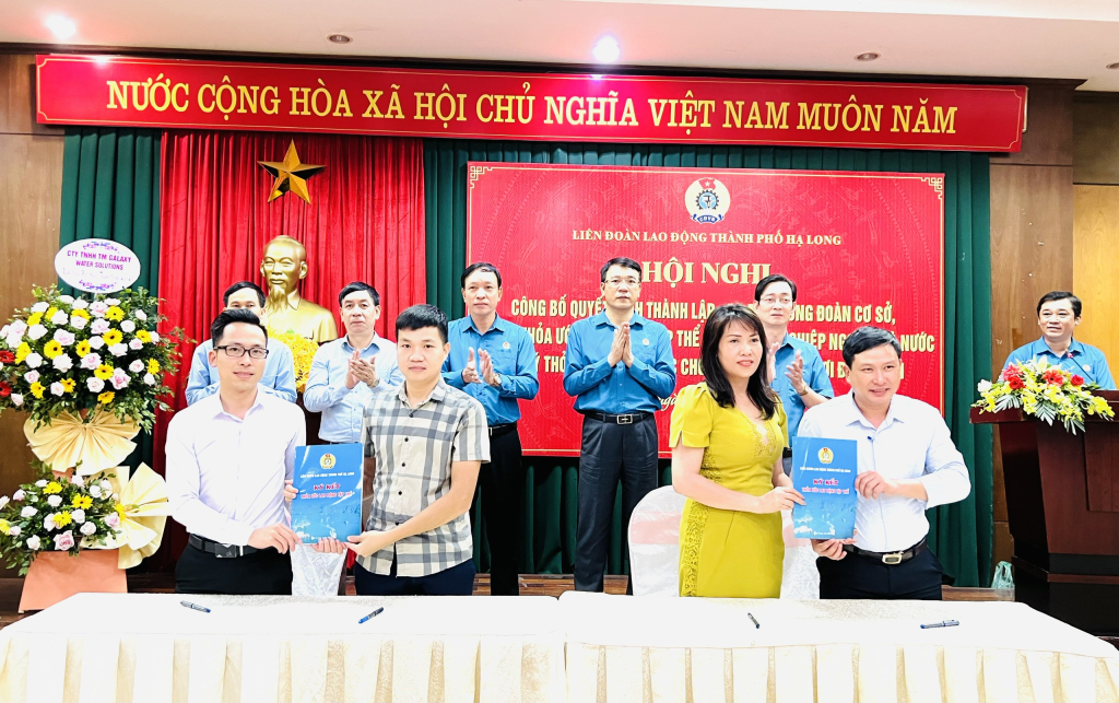 LĐLĐ thành phố Hạ Long tổ chức ký kết thỏa ước lao động tập thể cho các doanh nghiệp dịp Tháng Công nhân 2022.
