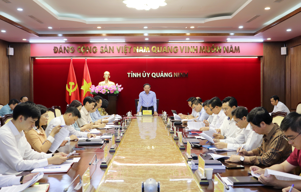 Đồng chí Nguyễn Xuân Ký, Ủy viên Trung ương Đảng, Bí thư Tỉnh ủy, Chủ tịch HĐND tỉnh kết luận hội nghị. 