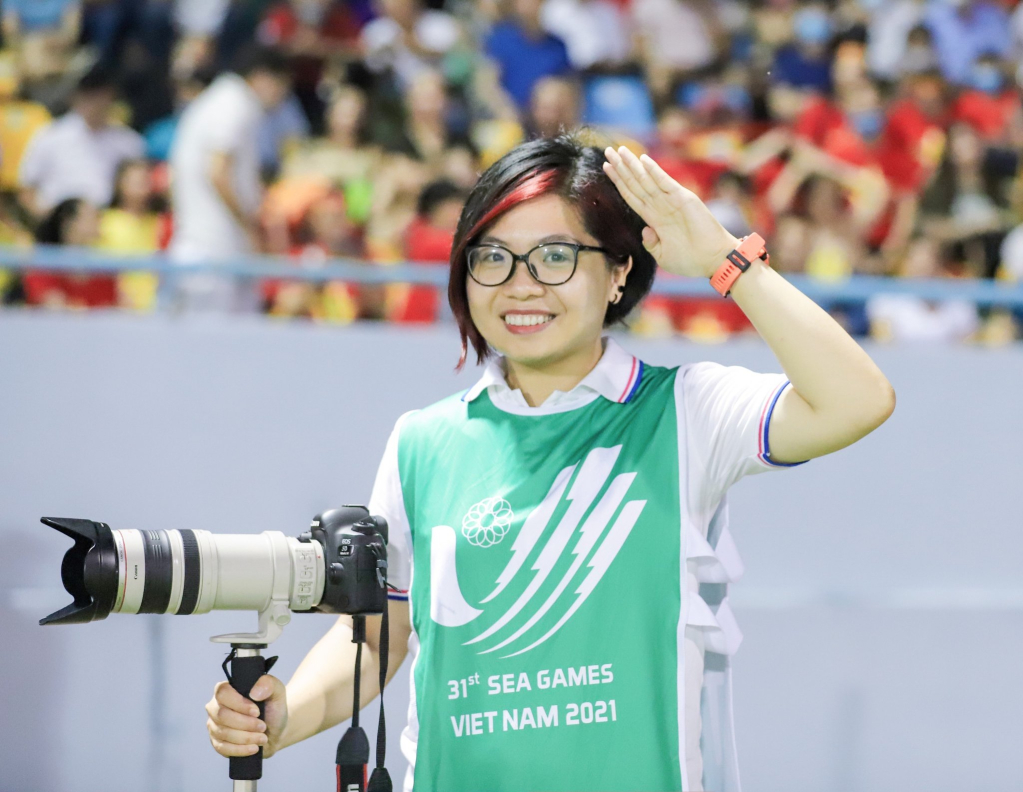 Phóng viên Trường Gian, Đài Tiếng nói Việt Nam rạng rỡ khi tác nghiệp tại SEA Games 31.