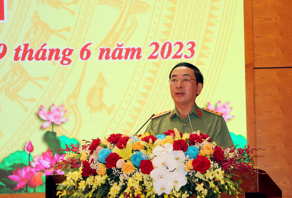 Thượng tướng Trần Quốc Tỏ, Ủy viên Trung ương Đảng, Thứ trưởng Bộ Công an, phát biểu tại hội nghị.