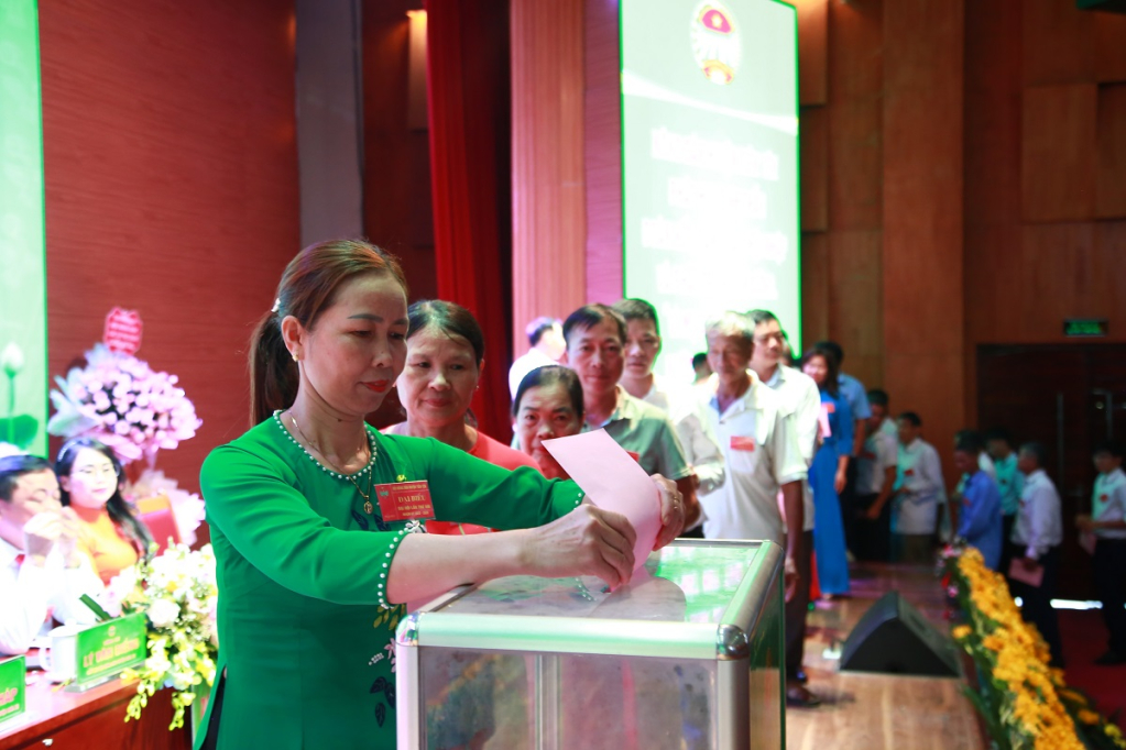 Các đại biểu bỏ phiếu bầu BCH Hội Nông dân huyện Tiên Yên khóa XIII, nhiệm kỳ 2023 - 2028
