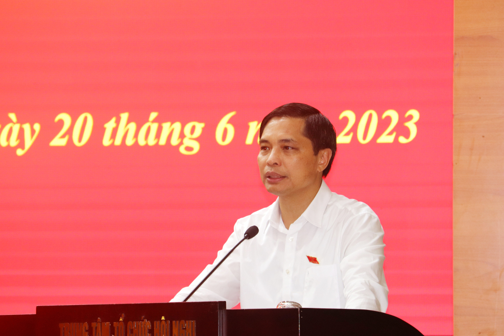 Đồng chí Vũ Văn Diện, Phó Chủ tịch UBND tỉnh, đại biểu HĐND tỉnh, thông tin về nội dung dự kiến kỳ họp thường lệ giữa năm của HĐND tỉnh khóa XIV.