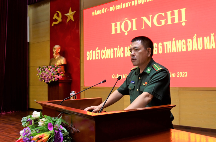 Đại tá Nguyễn Văn Thiềm, Chỉ huy trưởng BĐBP tỉnh phát biểu kết luận hội nghị.