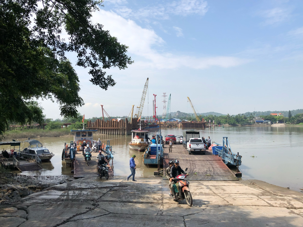 Cầu Lại Xuân vượt sông Đá Bạch, kết nối Hải Phòng với Quảng Ninh đang được thi công.