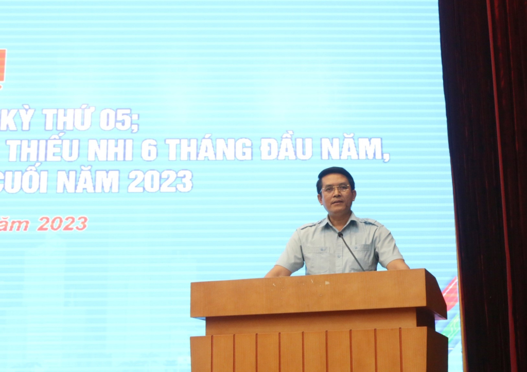 Đồng chí Vũ Ngọc Tuấn, Phó Trưởng Ban Dân vận Tỉnh ủy phát biểu tại hội nghị.