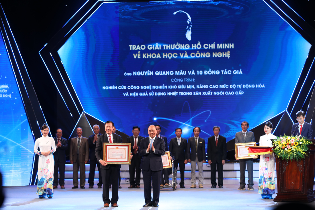 Anh hùng Lao động Nguyễn Quang Mâu nhận giải thưởng Hồ Chí Minh về khoa học công nghệ năm 2022.