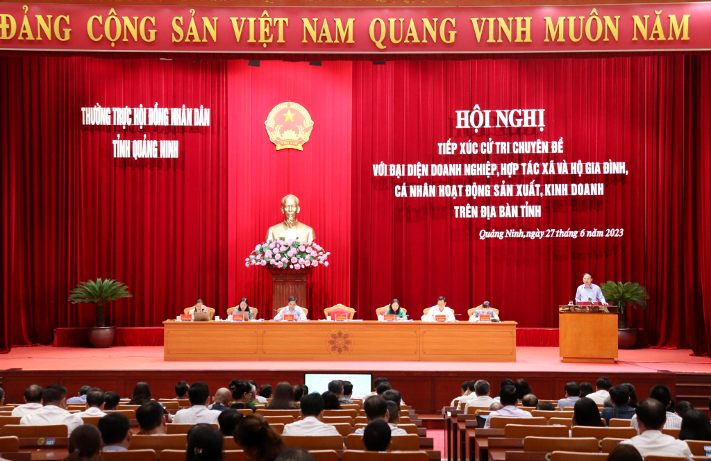 Đồng chí Nguyễn Xuân Ký, Ủy viên Trung ương Đảng, Bí thư Tỉnh ủy, Chủ tịch HĐND tỉnh phát biểu kết luận hội nghị.