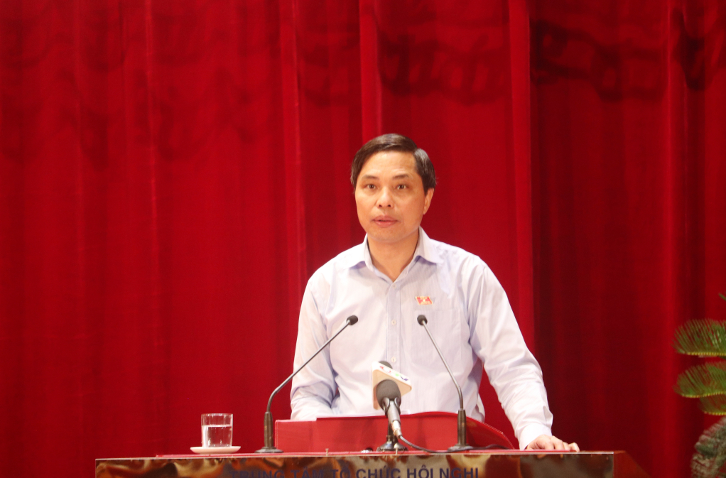 Đồng chí Vũ Văn Diện, Phó Chủ tịch UBND tỉnh, phát biểu tại hội nghị.