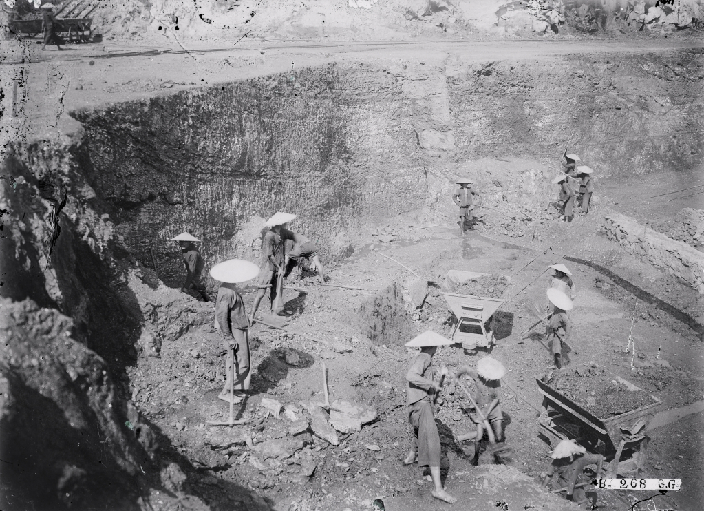 Một cảnh khai thác than ở Hòn Gai trong những năm 1920 -1929. Nguồn: Flick/Mạnh Hải