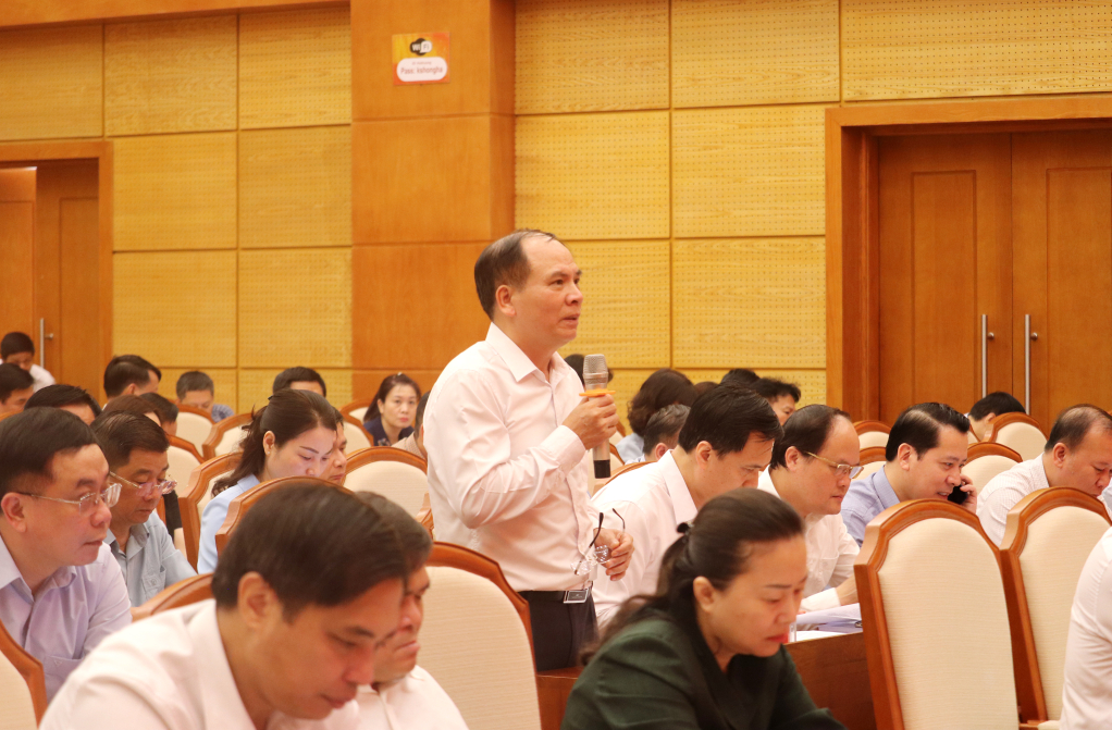 Đồng chí Trần Văn Lâm, Giám đốc Sở Tài Chính phát biểu tại hội nghị.