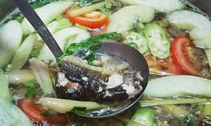 Bị cấm yêu, nghịch tử đổ thuốc sâu vào nồi canh đầu độc cha mẹ
