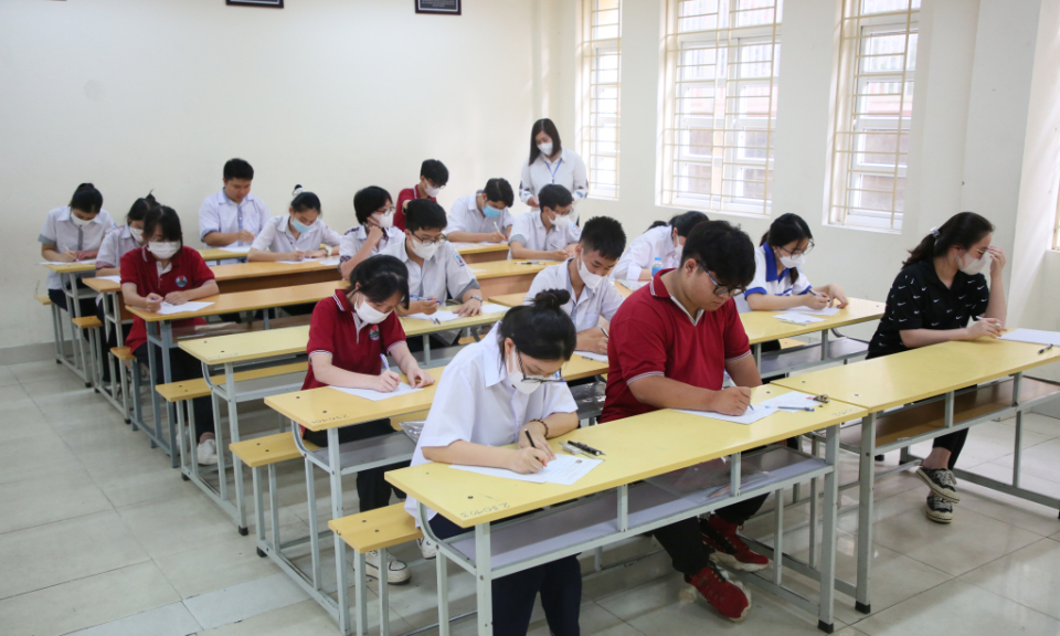 广宁1.5多万名考生参加中高中入学考试