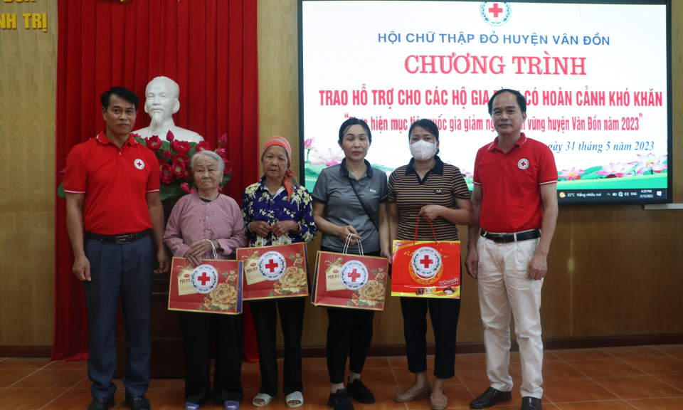 Huyện Vân Đồn tiếp nhận trên 100 triệu đồng ủng hộ Tháng nhân đạo năm 2023