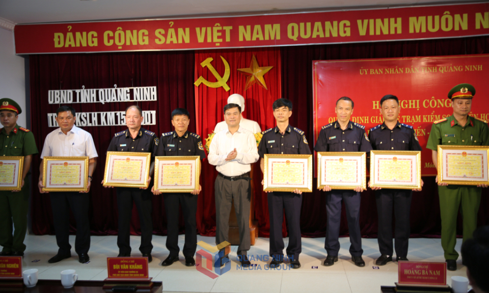 Công bố Quyết định giải thể trạm Kiểm soát liên hợp Km15 - Bến đò Dân Tiến